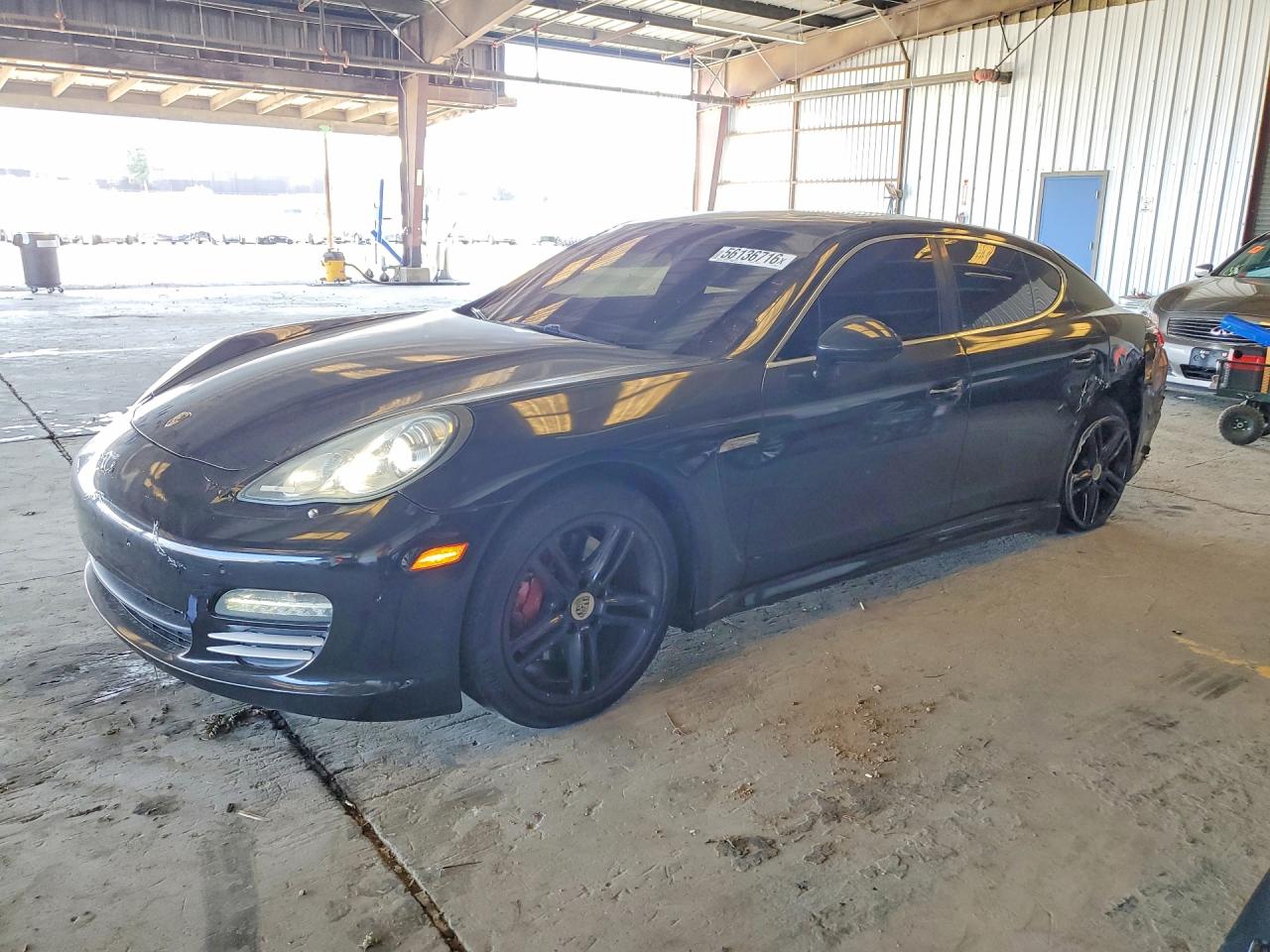 Salvage Porsche Panamera Image