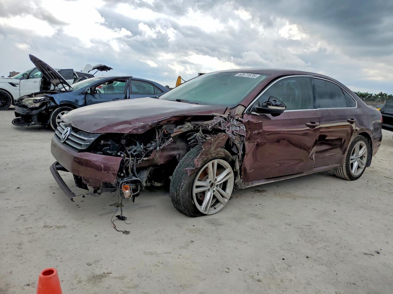 Salvage Volkswagen Passat Image