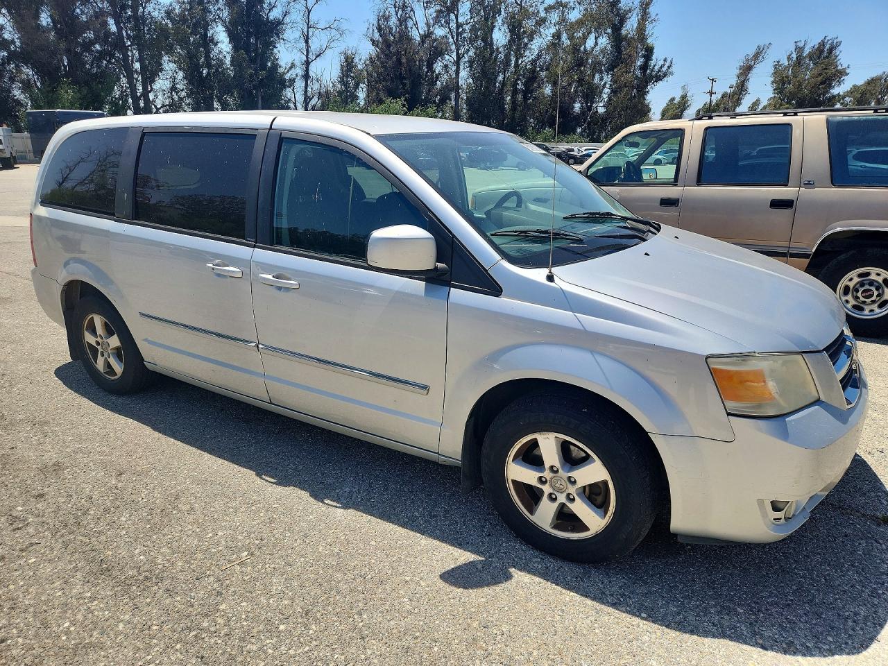 Dodge Caravan Sxt