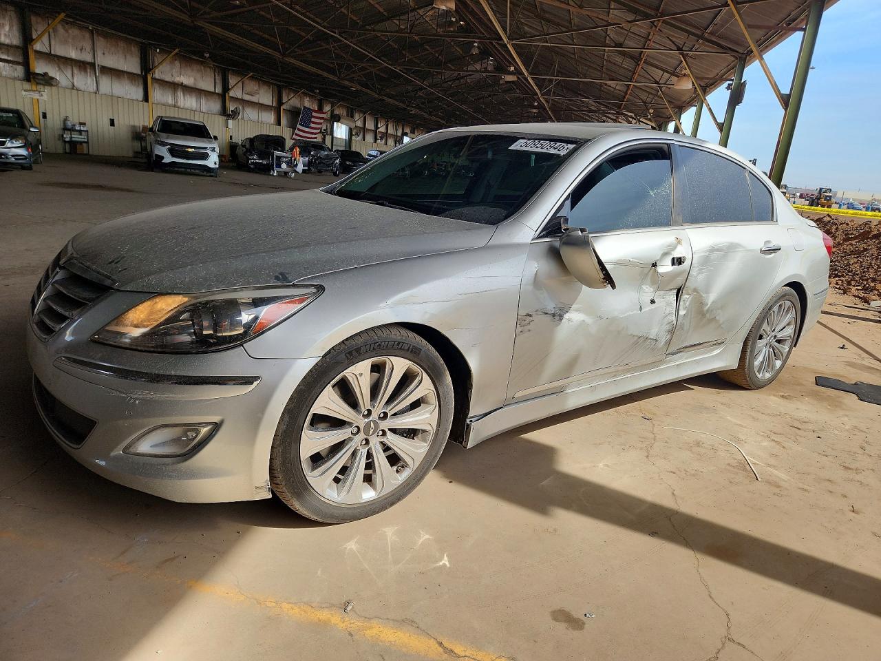 Salvage Hyundai Genesis Image