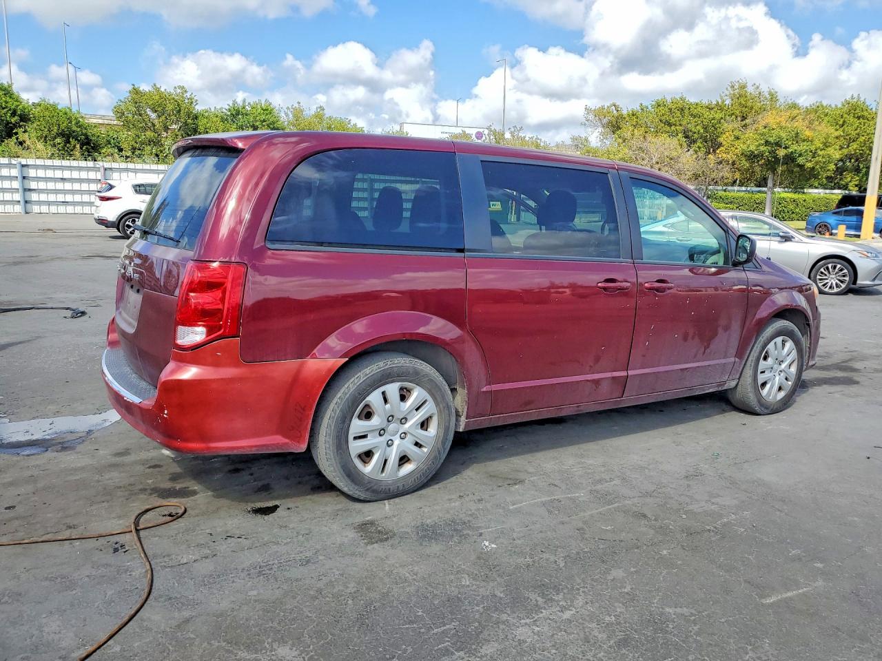 Dodge Caravan Se
