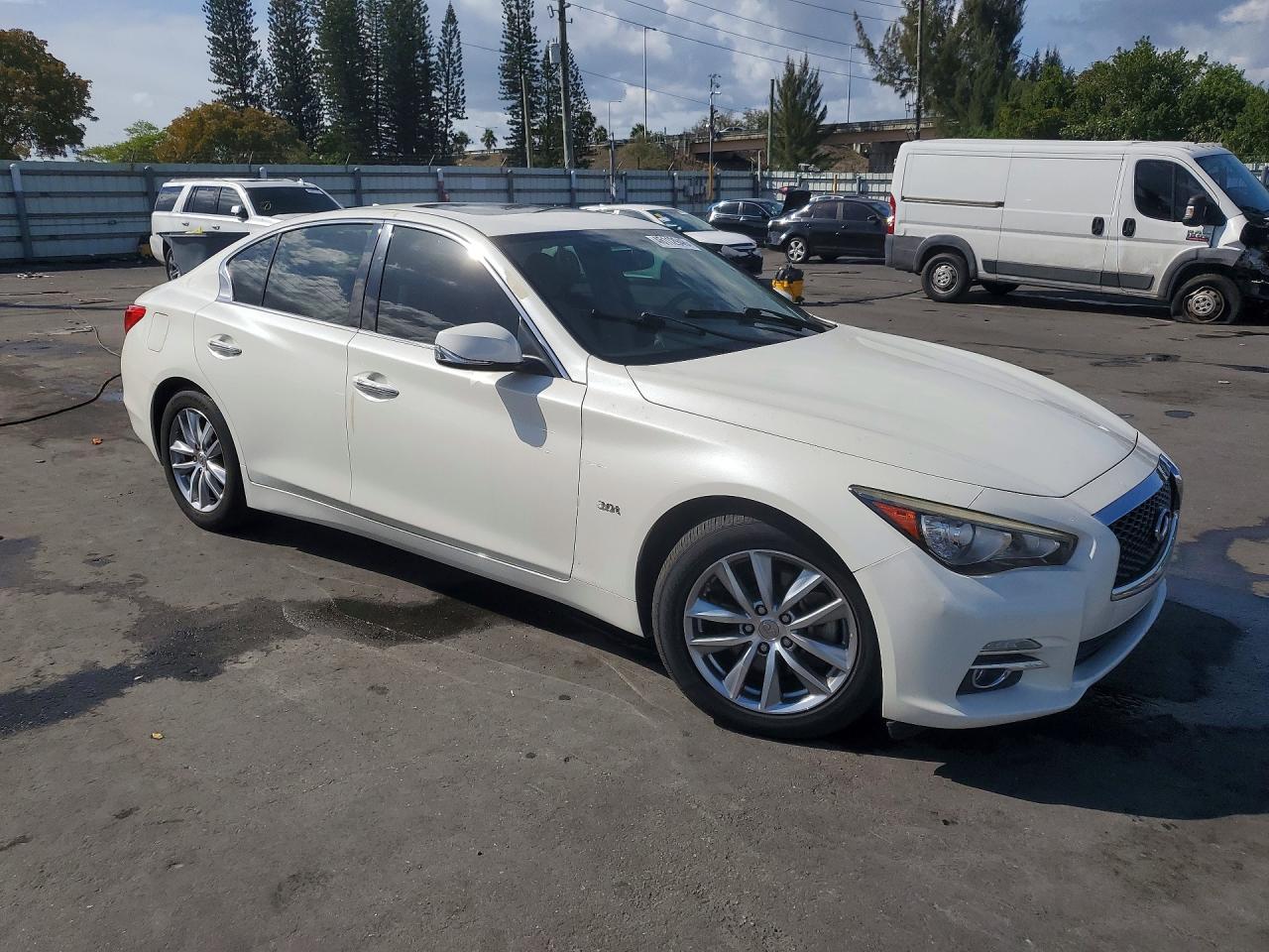 INFINITI Q50 3.0t Premium