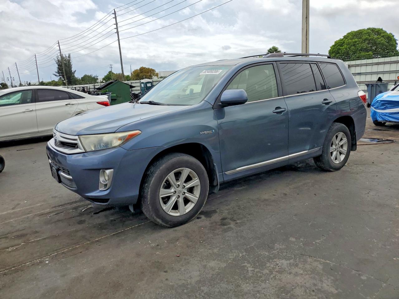 Salvage Toyota Highlander Image