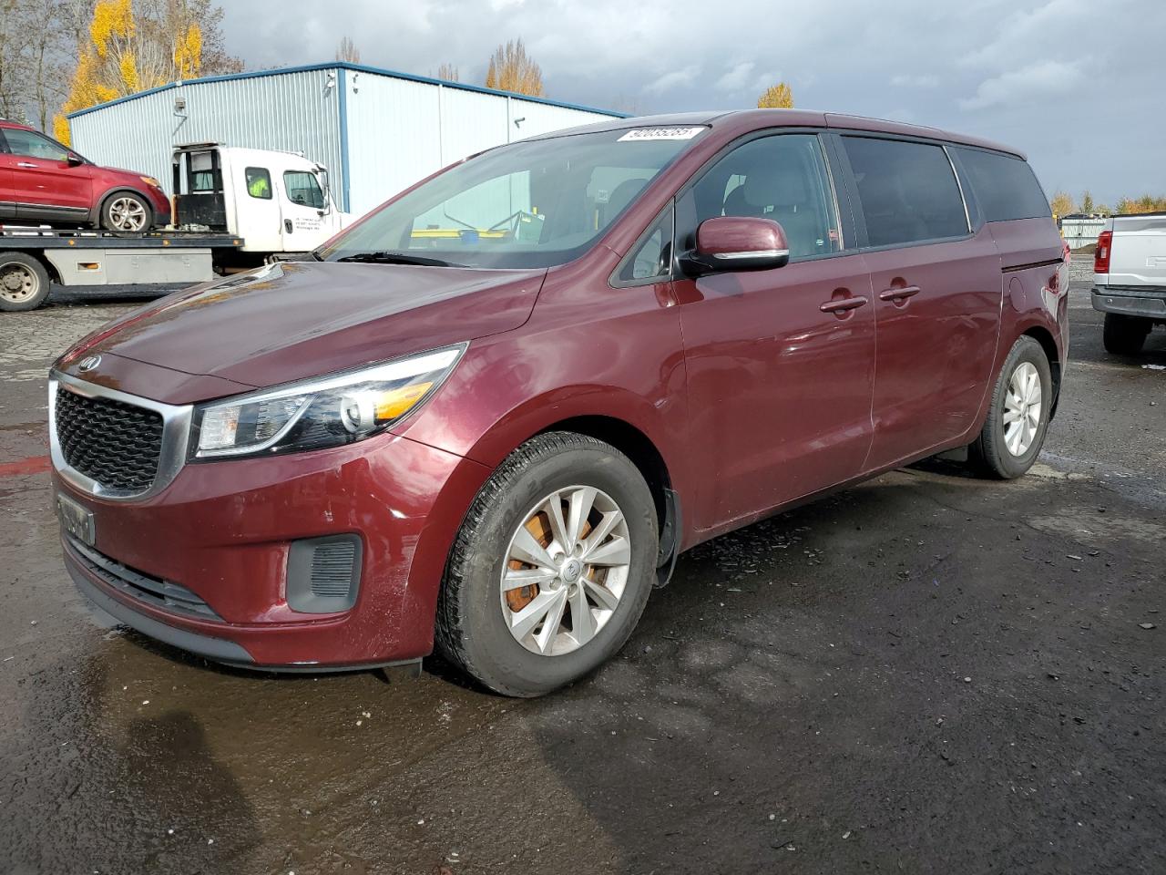 Salvage Kia Sedona Image