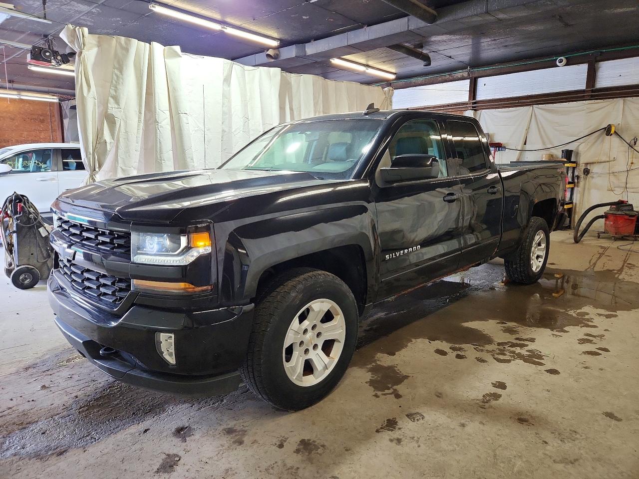 Salvage Chevrolet Silverado Image