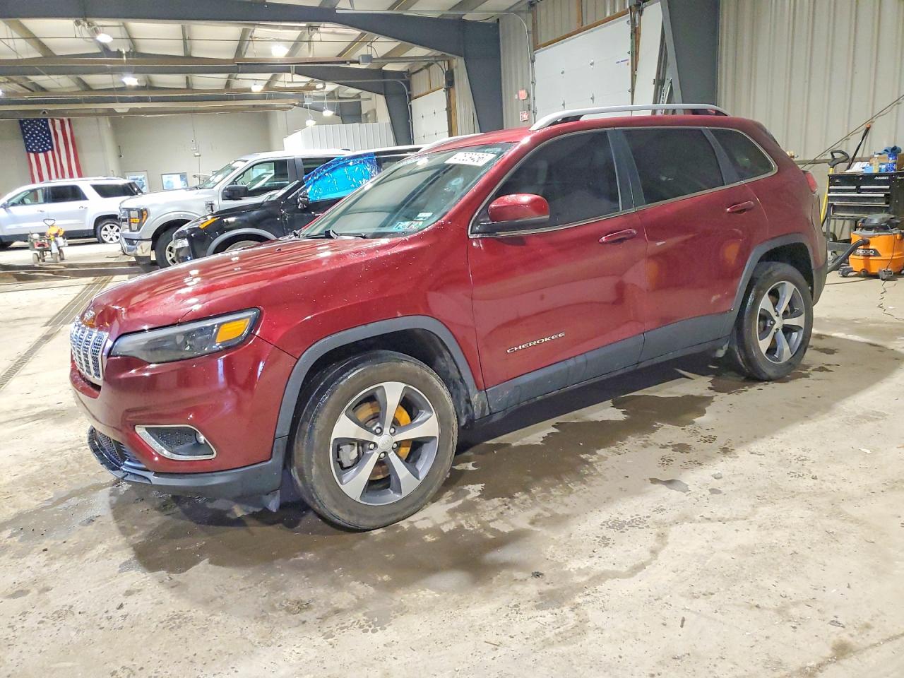 Salvage Jeep Grand Cherokee Image