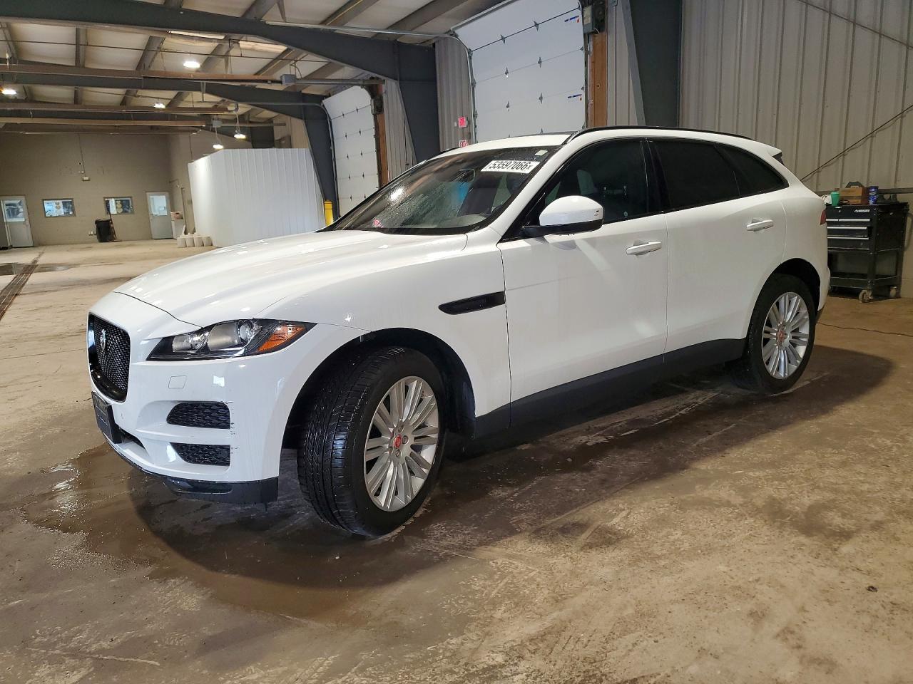 Salvage Jaguar F-PACE Image