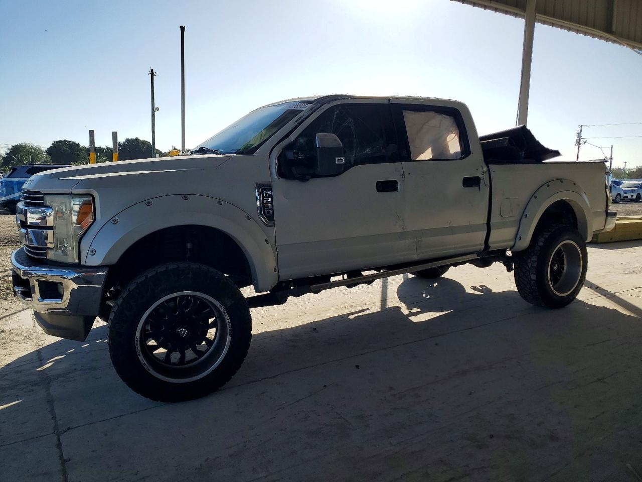 2017 Ford F-250 1FT7W2BT1HE******