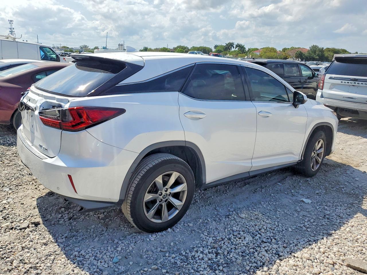 Lexus RX Base