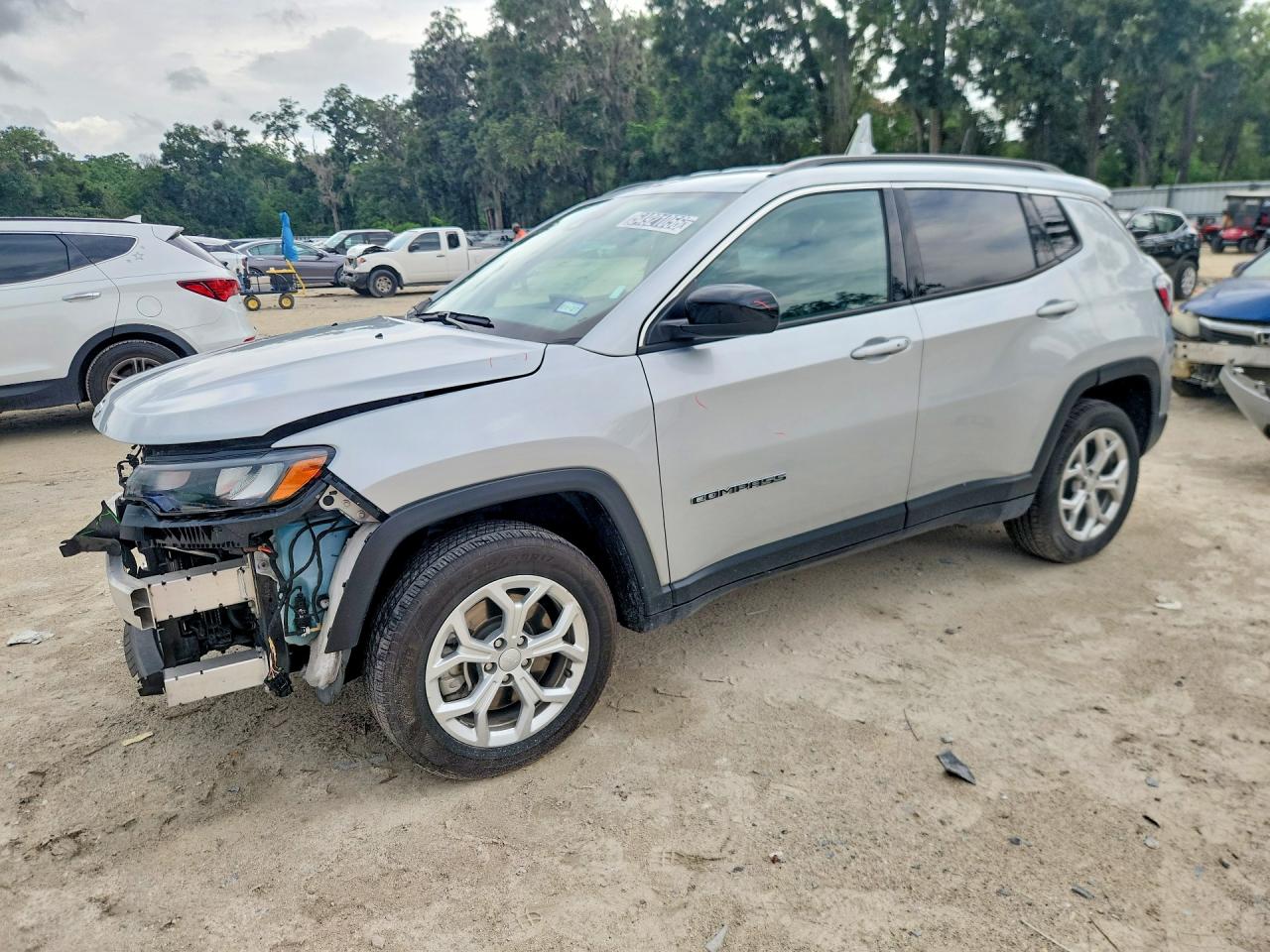 Salvage Jeep Compass Image