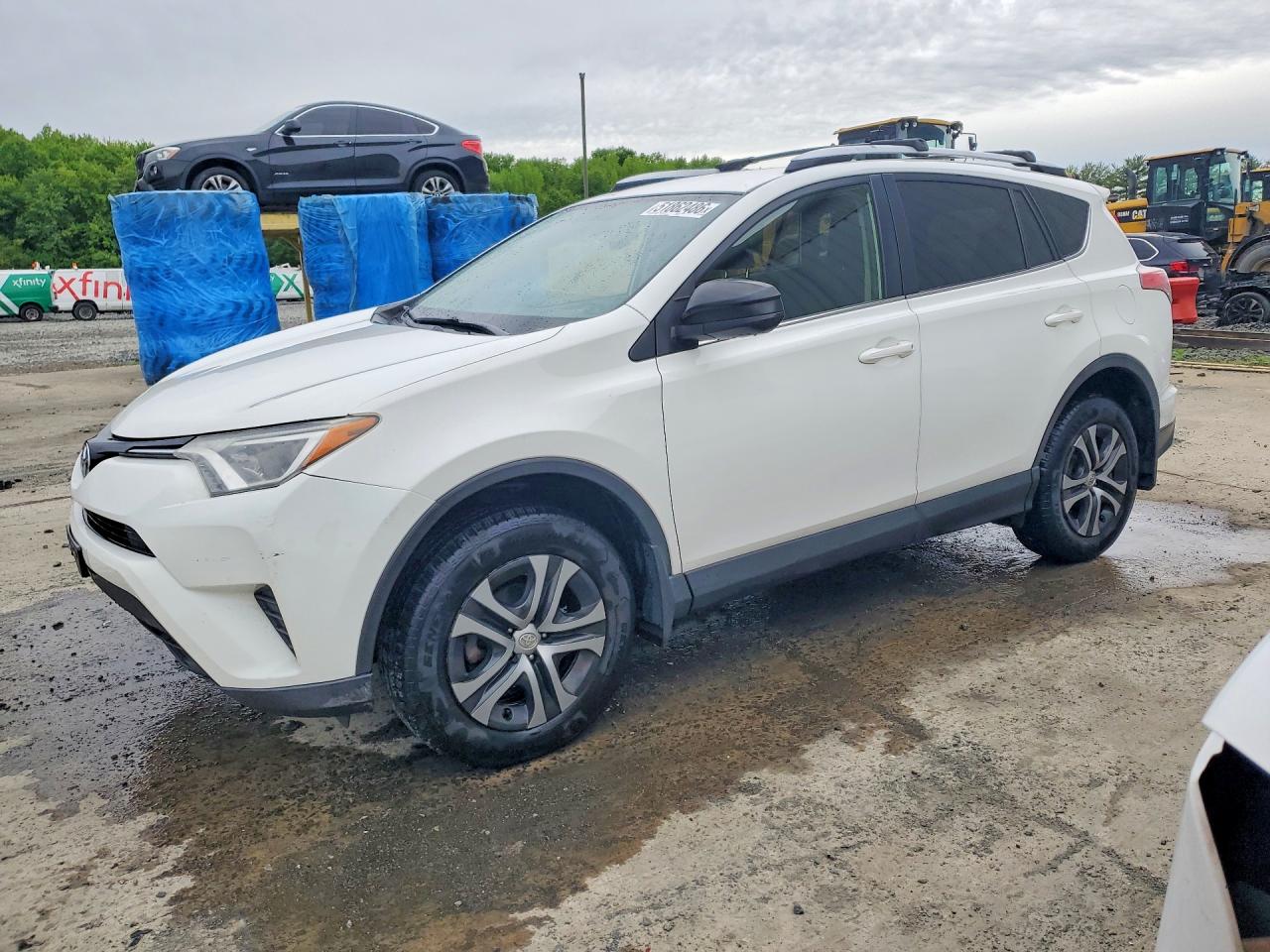 Salvage Toyota RAV4 Image