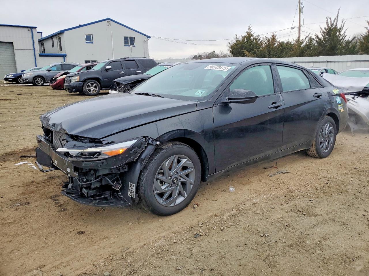 Salvage Hyundai ELANTRA Image