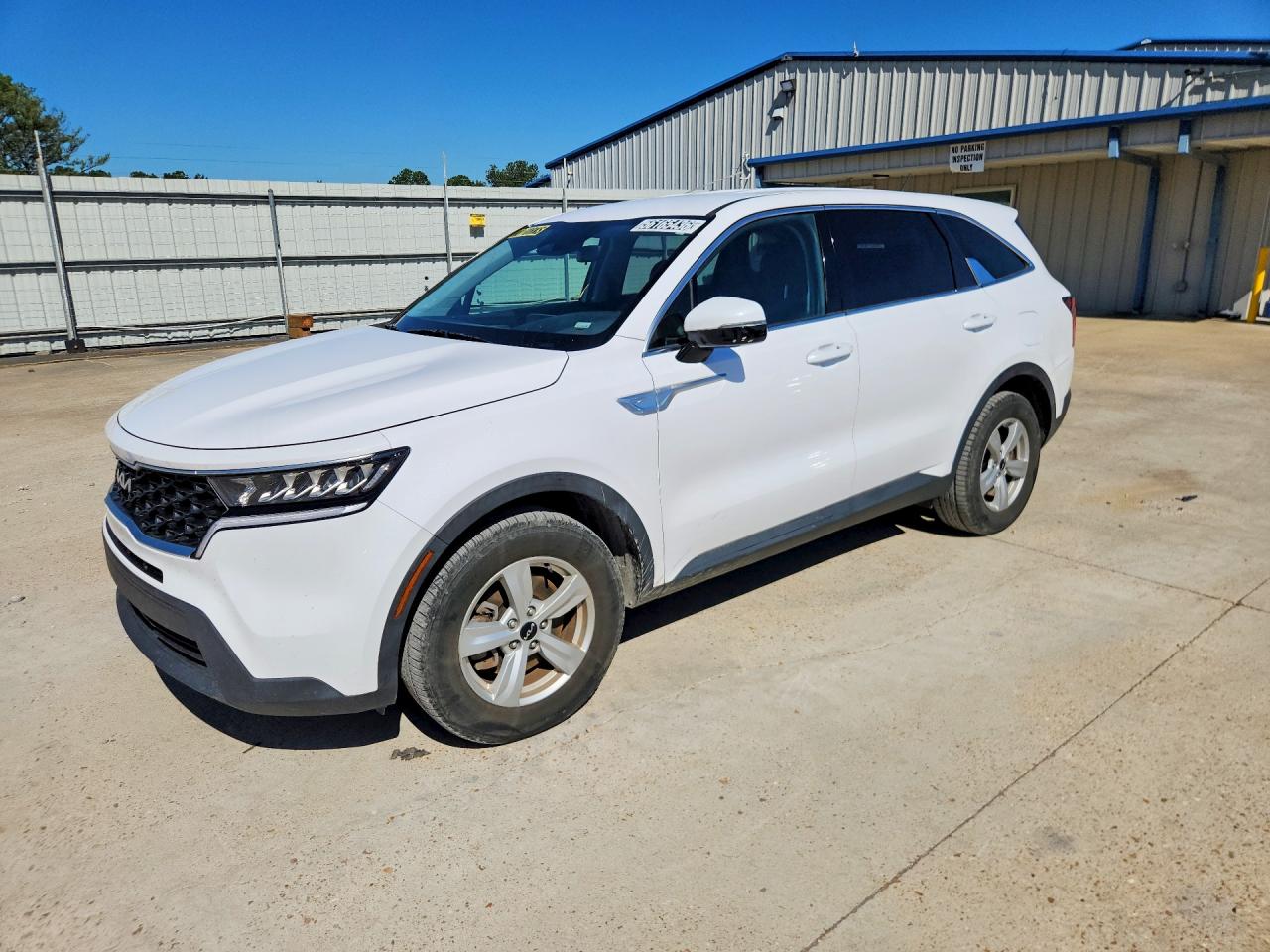 Salvage Kia Sorento Image