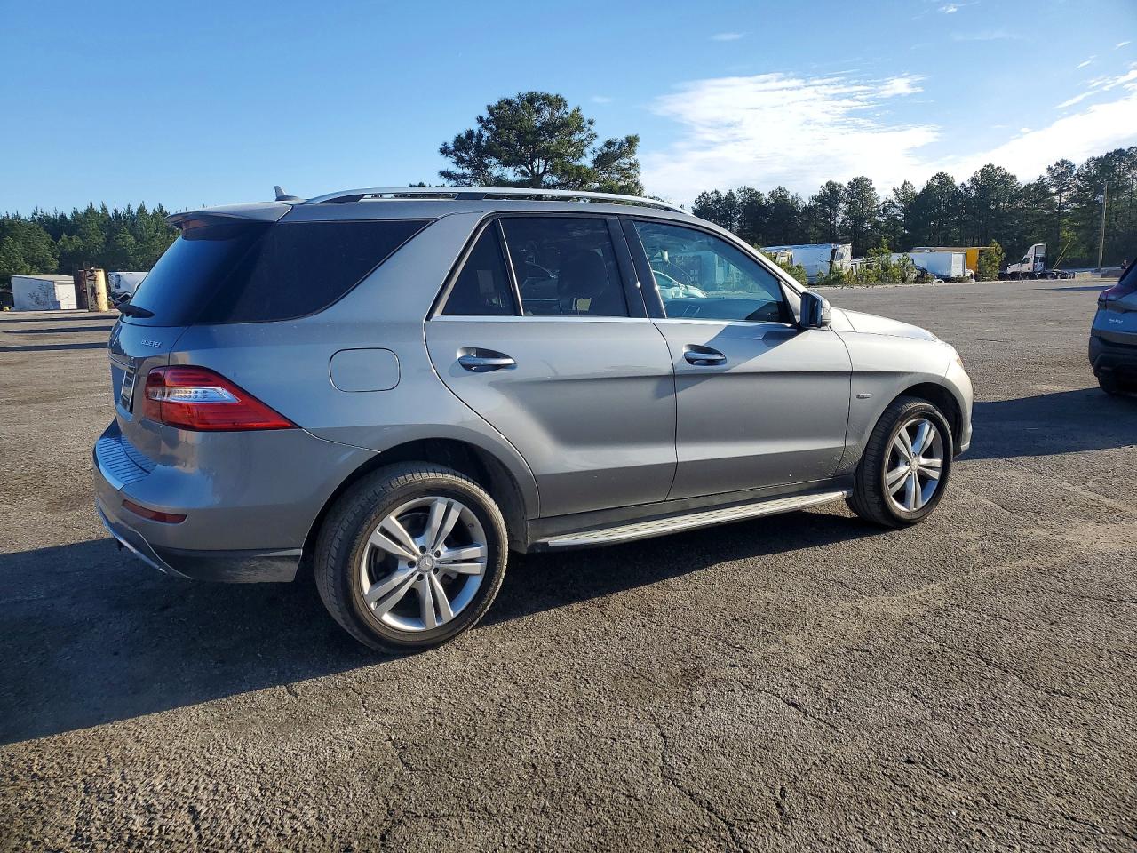 Mercedes-Benz M-Class 350 Bluetec