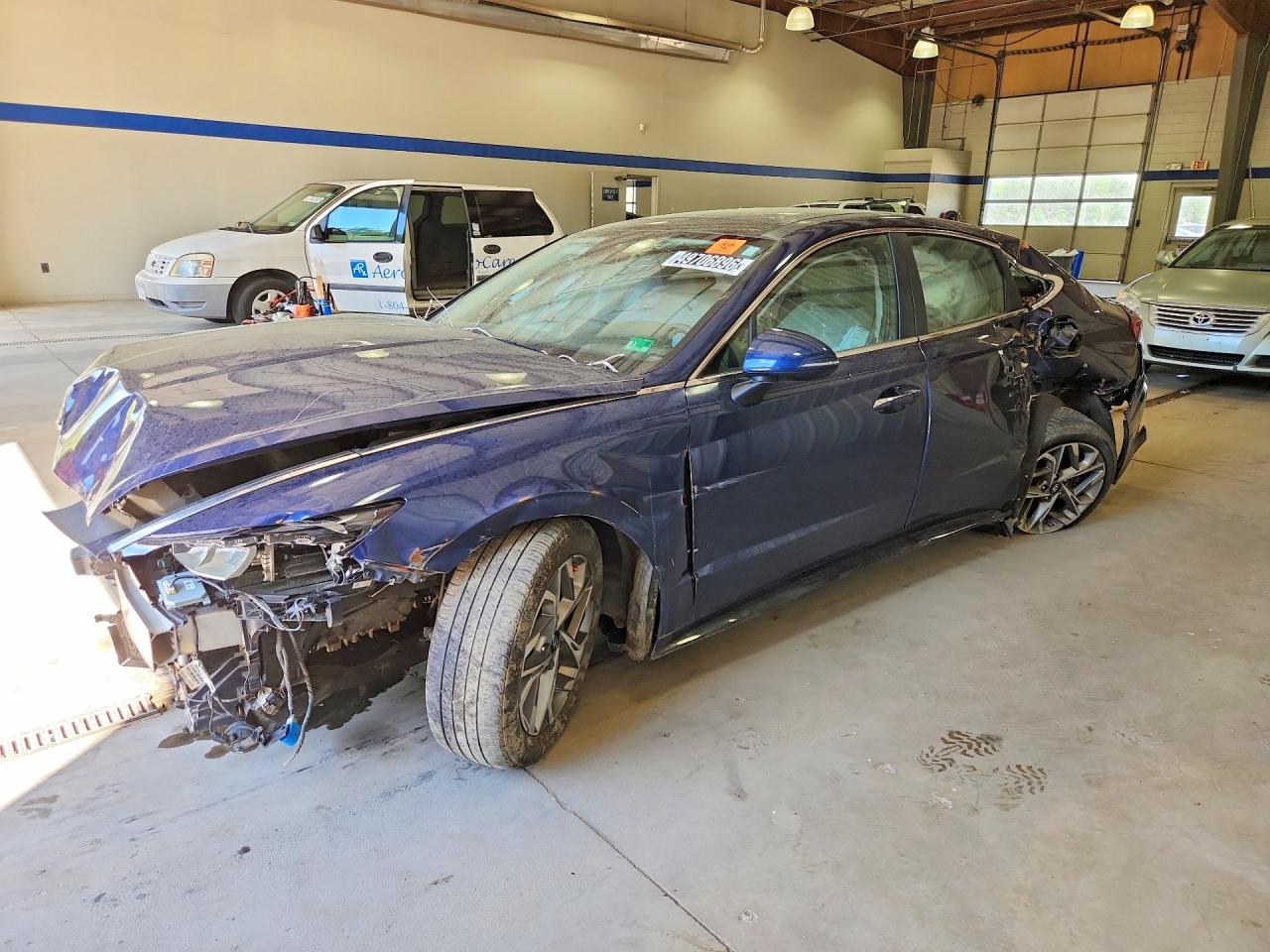 Salvage Hyundai SONATA Image