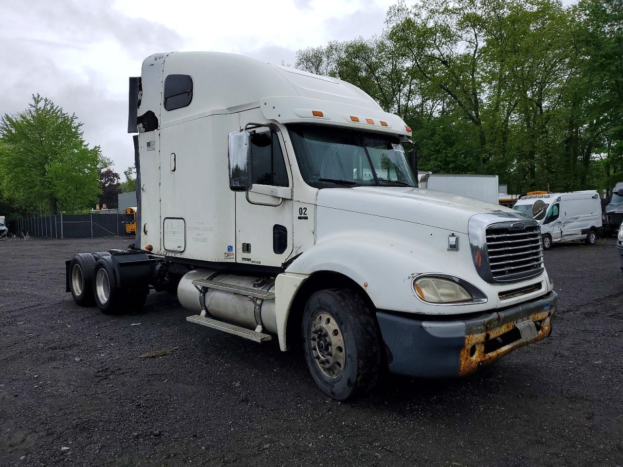 Salvage Freightliner Conventional Image