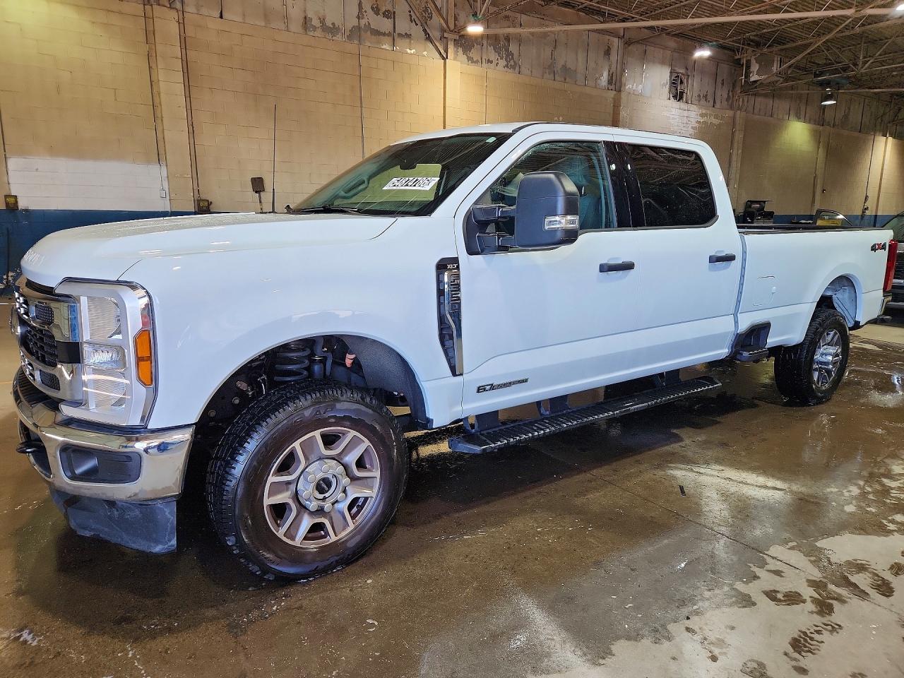 Salvage Ford F-350 Image