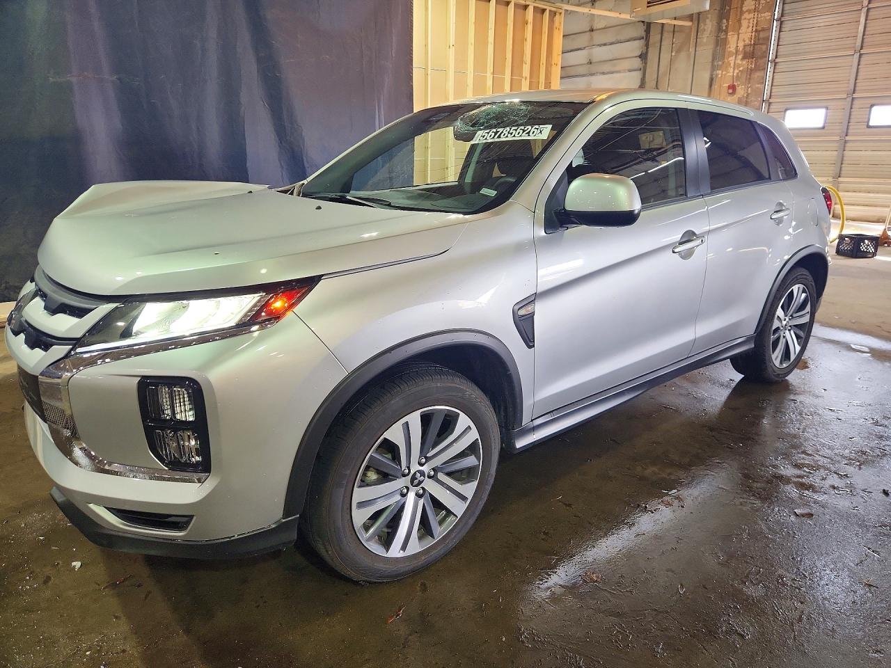 Salvage Mitsubishi Outlander Image