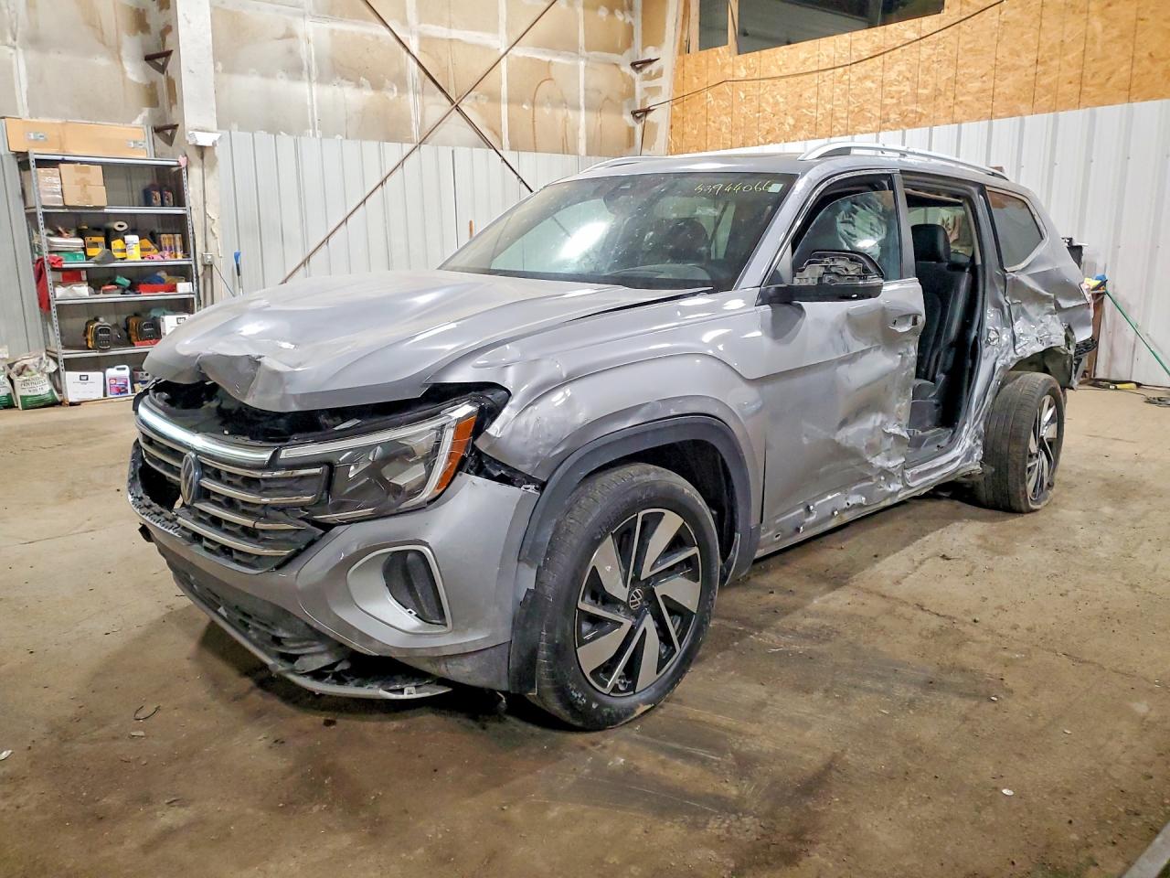 Salvage Volkswagen Atlas Image