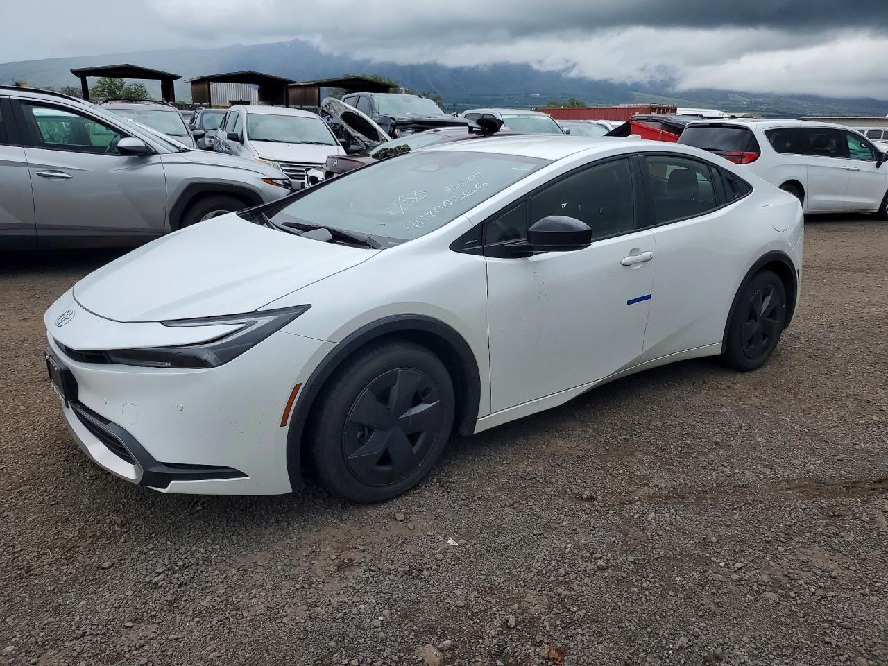 Salvage Toyota Prius Image