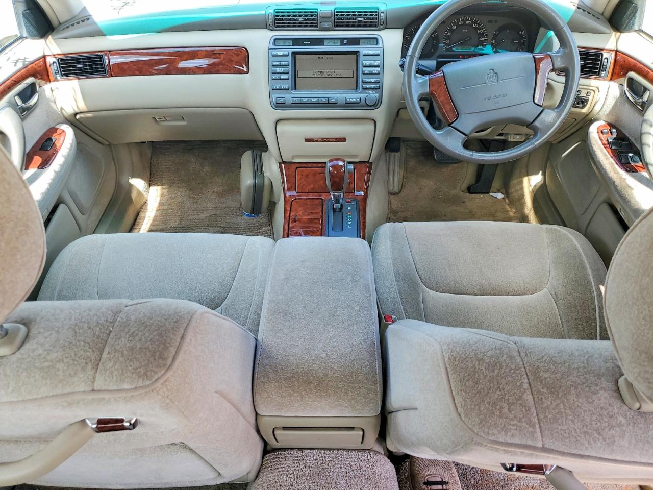 Toyota Crown Roya