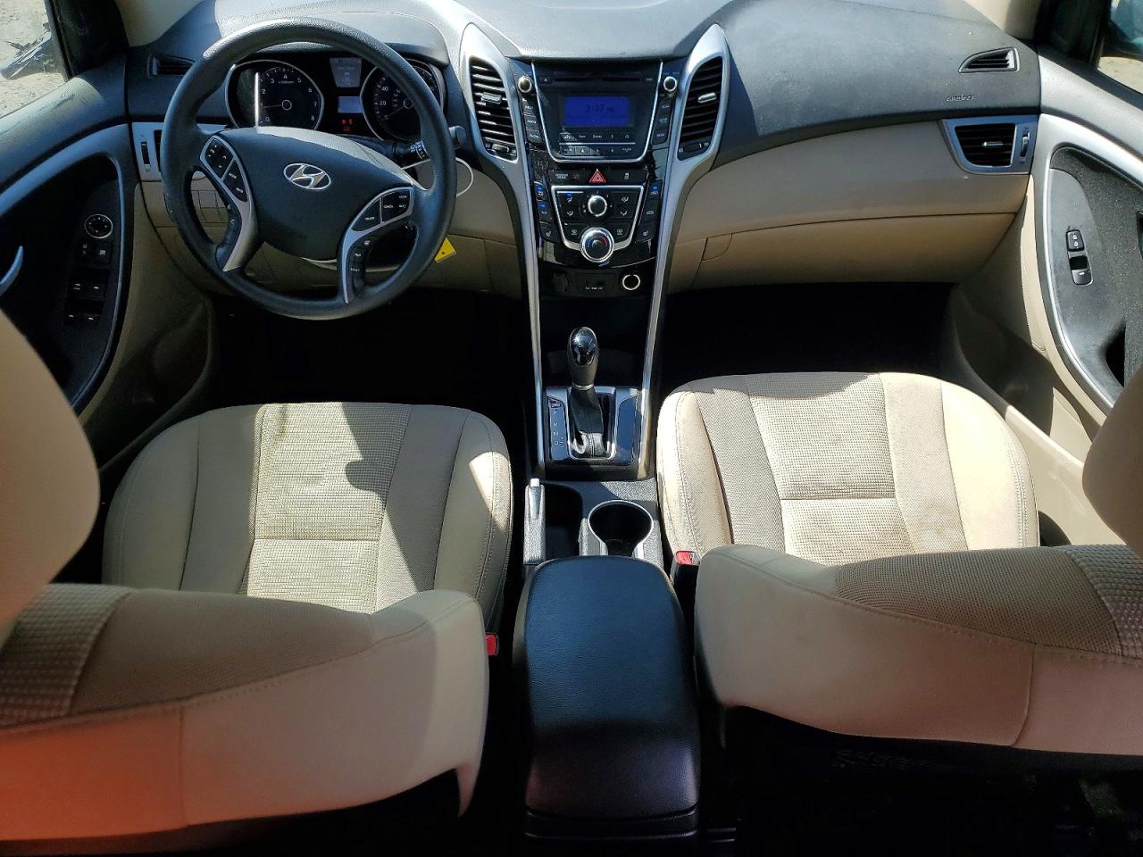 Hyundai ELANTRA Base