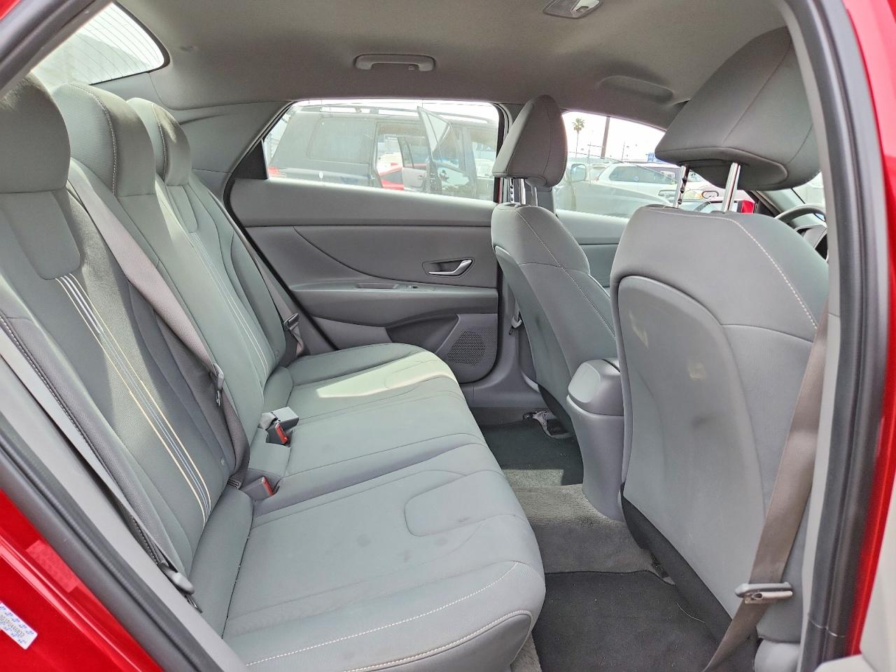 Hyundai ELANTRA Sel