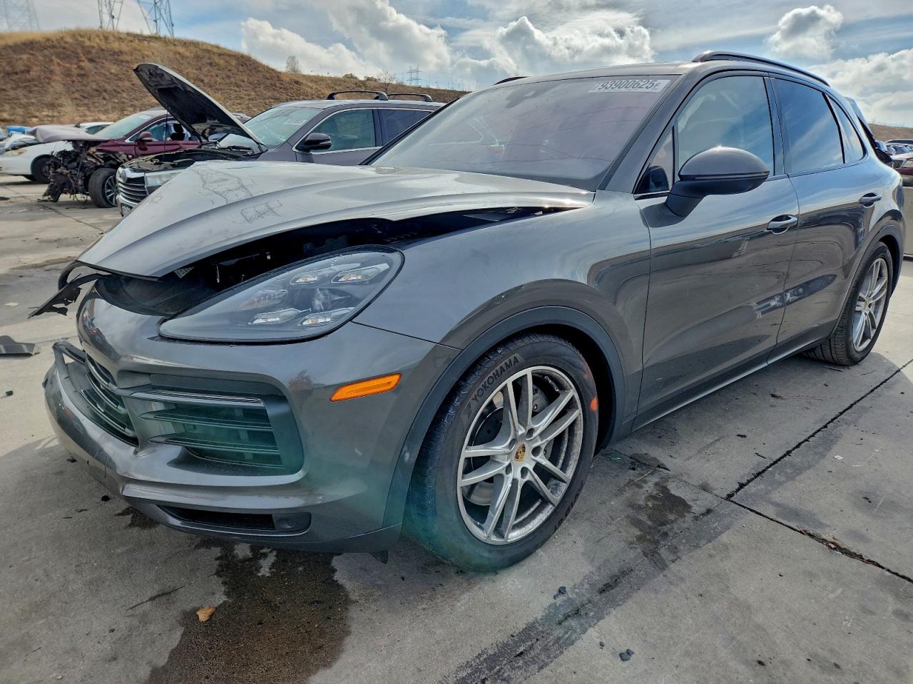 Salvage Porsche Cayenne Image