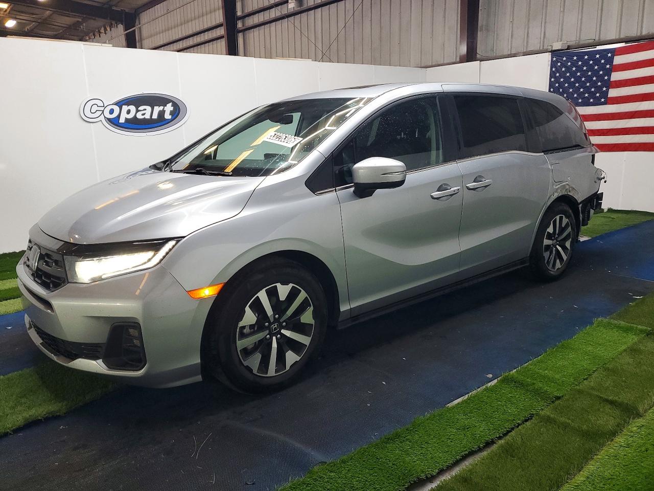 Salvage Honda Odyssey Image