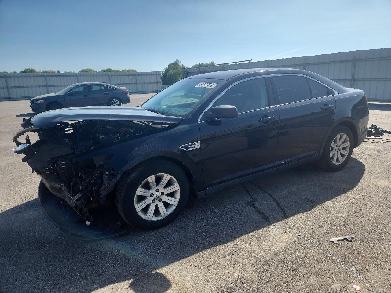 Salvage Ford Taurus Image