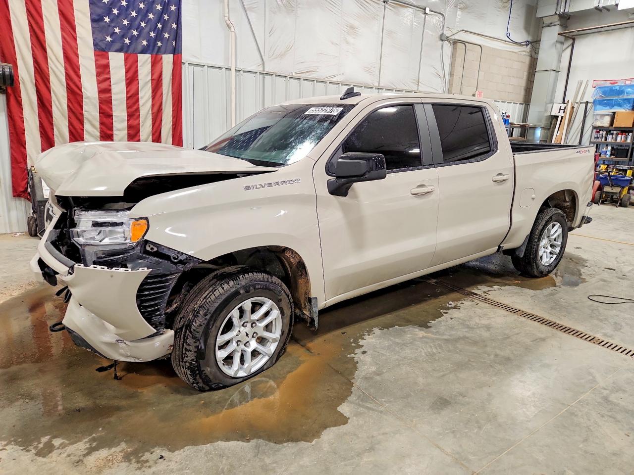 Salvage Chevrolet Silverado Image