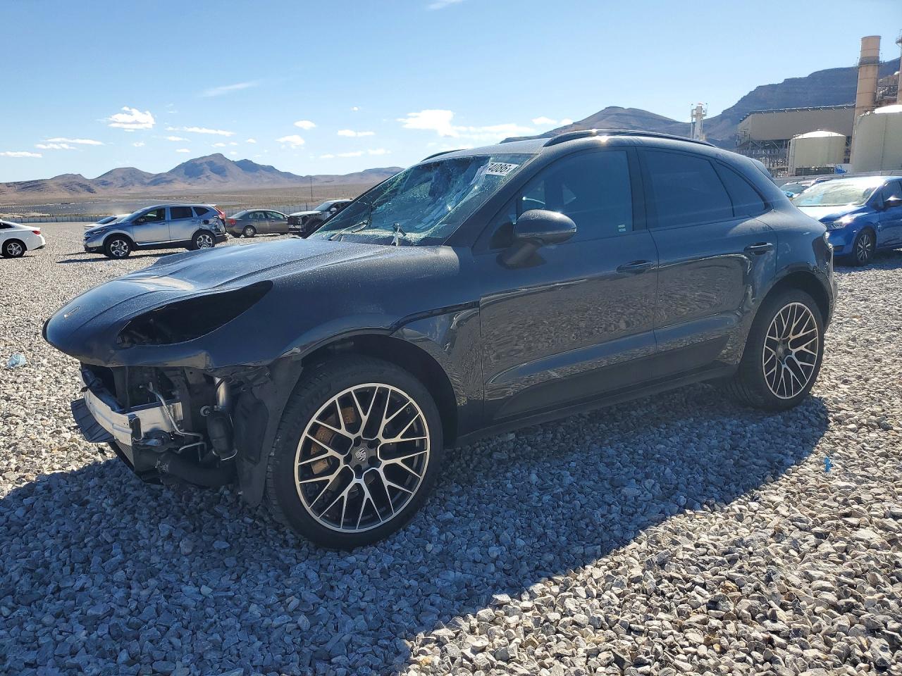 Salvage Porsche Macan Image