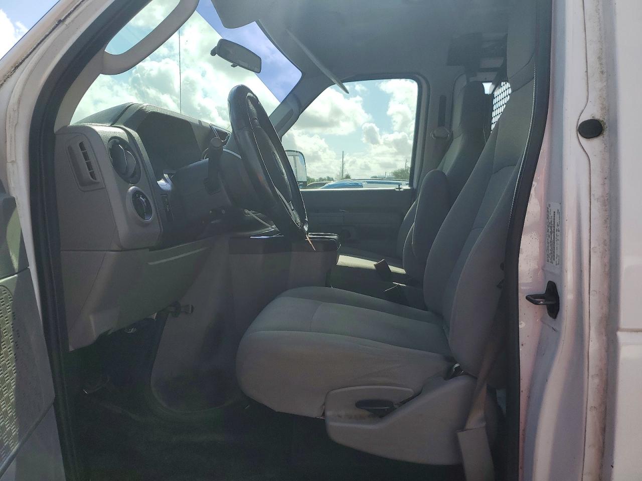 Ford Econoline E250 Van