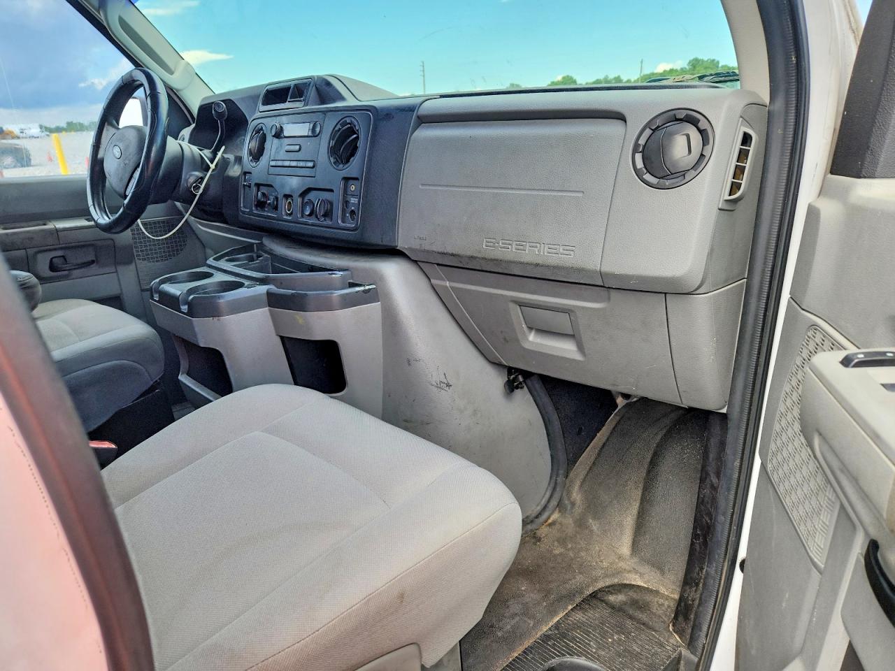 Ford Econoline E250 Van