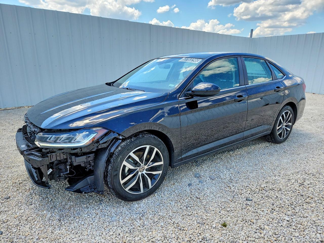 Salvage Volkswagen Jetta Image