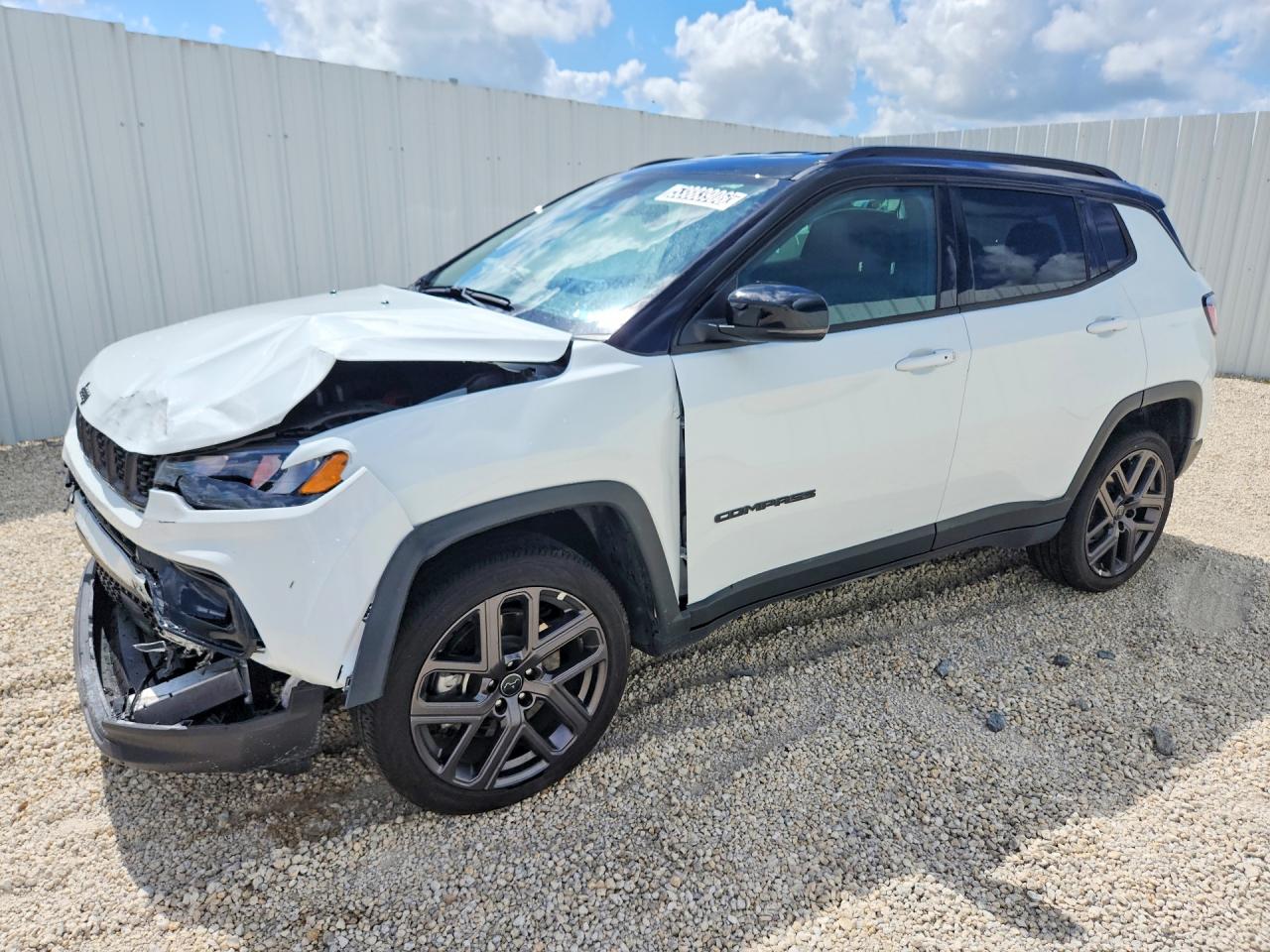 Salvage Jeep Compass Image