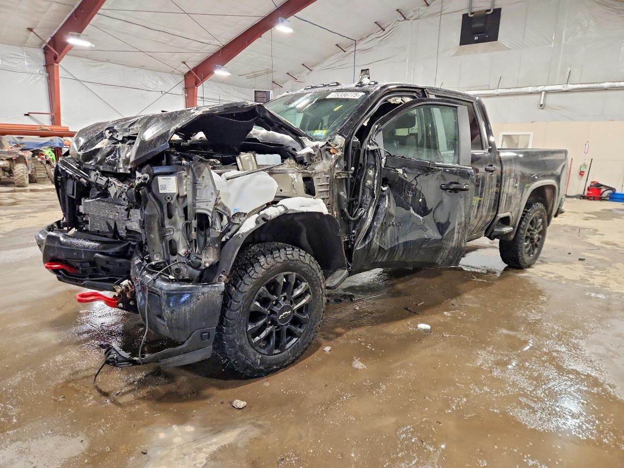 Salvage Chevrolet Silverado Image