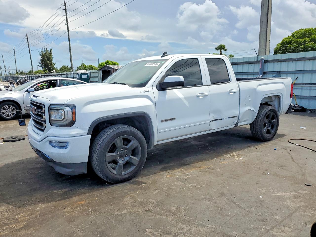 Salvage GMC Sierra Image