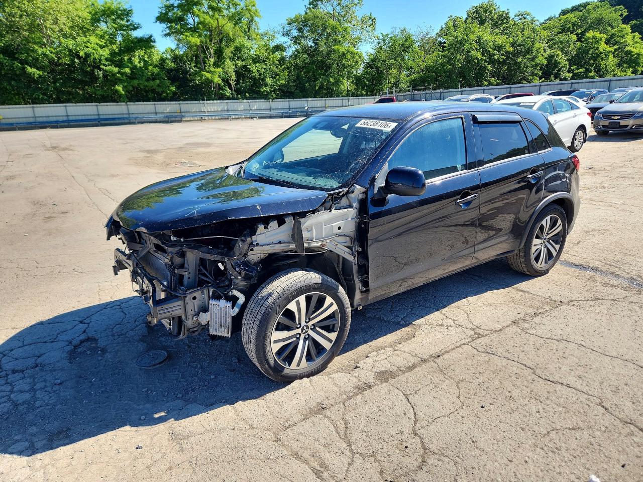Salvage Mitsubishi Outlander Image