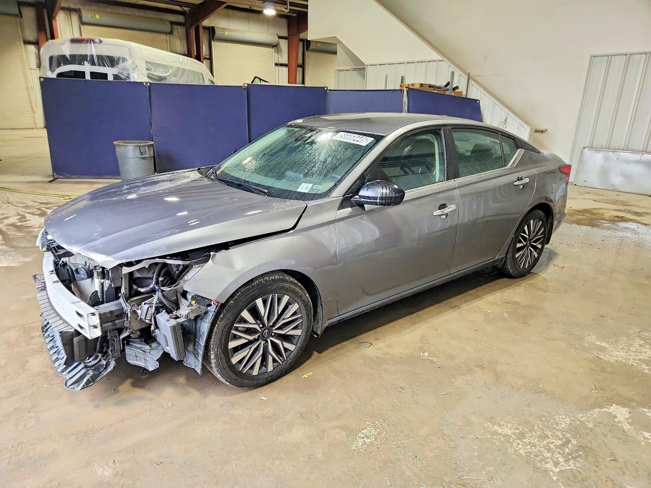 Salvage Nissan Altima Image