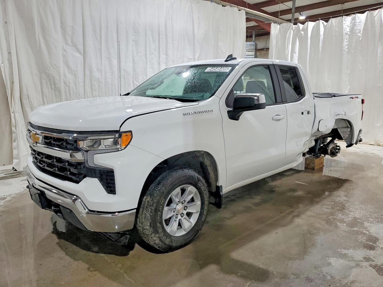 Salvage Chevrolet Silverado Image