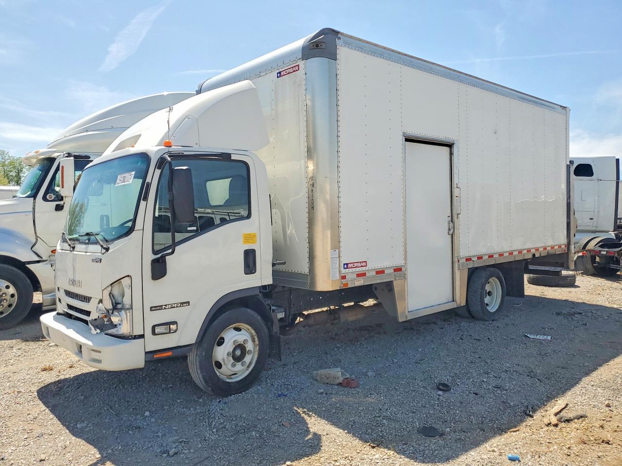 Salvage Isuzu Npr Image