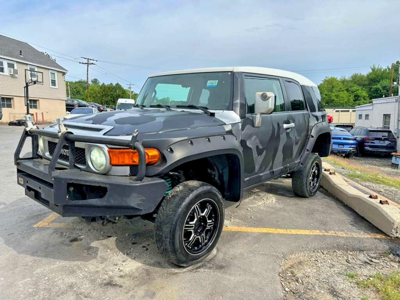 Salvage Toyota FJ Cruiser Image