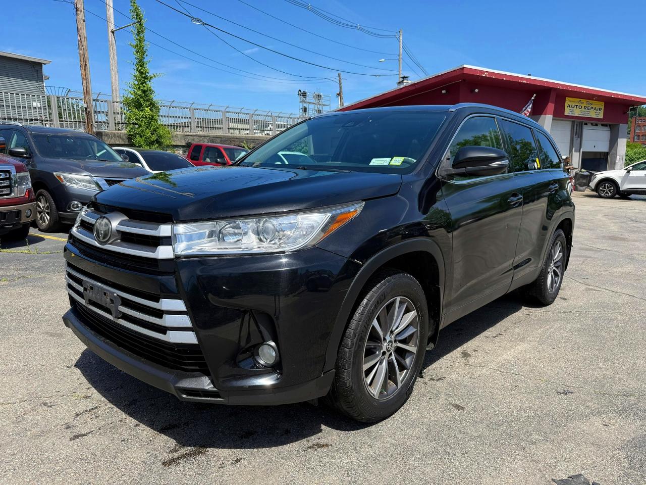 Salvage Toyota Highlander Image
