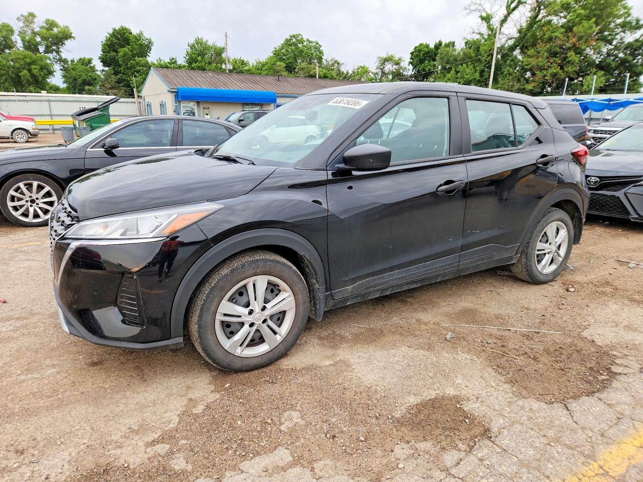 Salvage Nissan Kicks Image