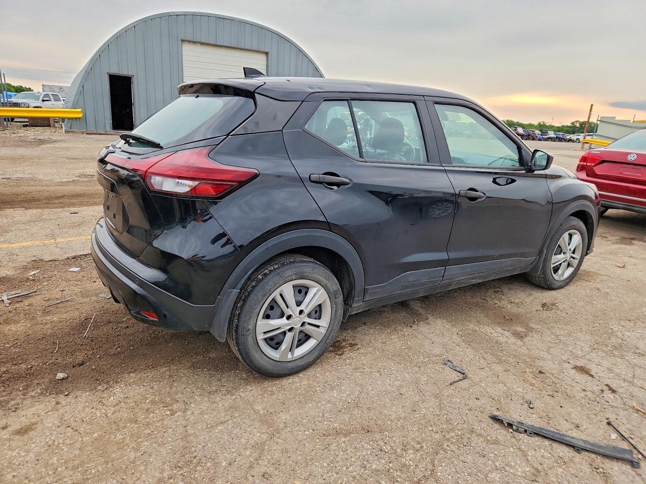 Nissan Kicks S