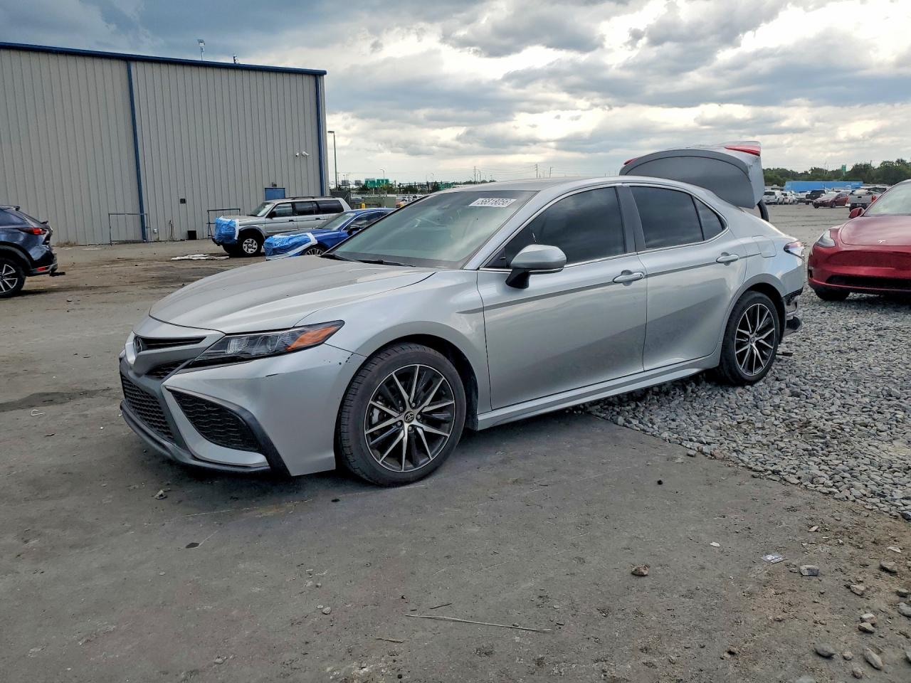 Salvage Toyota Camry Image