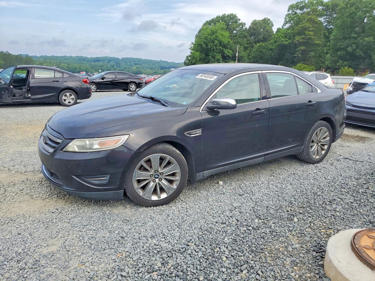 Salvage Ford Taurus Image