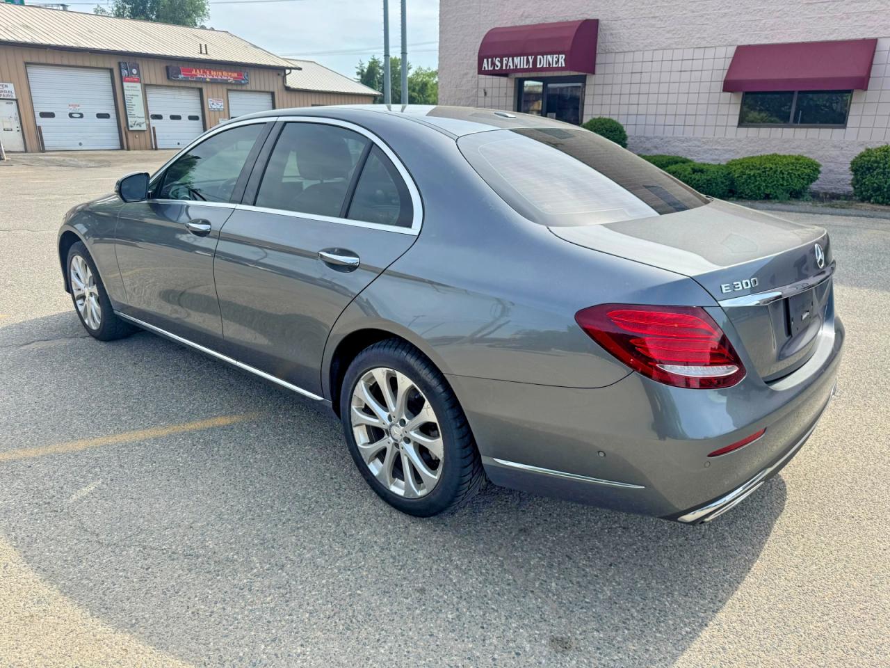 Mercedes-Benz E-Class 300