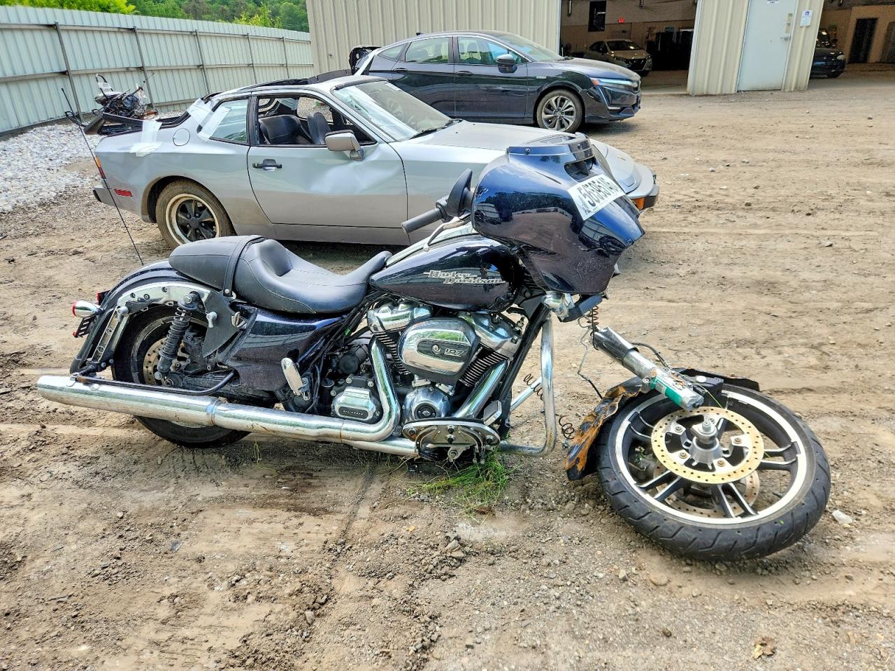 Salvage Harley-Davidson Fl Image